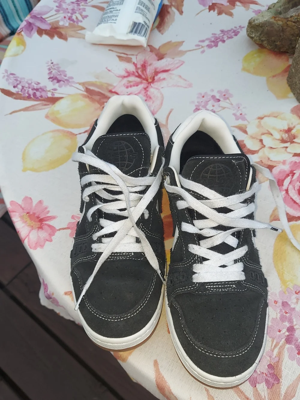 Converse Womans Black and White Star Retro Sneakers